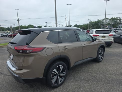 Used 2024 Nissan Rogue SL w/ SL Premium Package AWD/4WD image 5