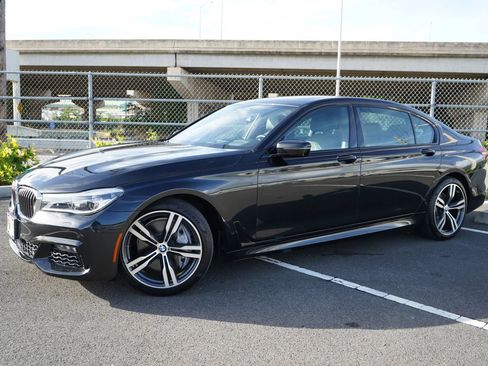 Used 2018 BMW 750i RWD image 3