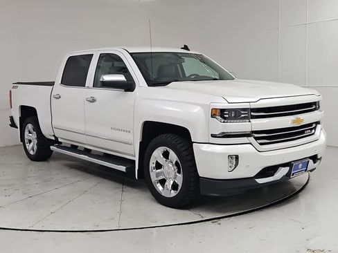 Used 2017 Chevrolet Silverado 1500 LTZ Z71 w/ LTZ Plus Package AWD/4WD image 8