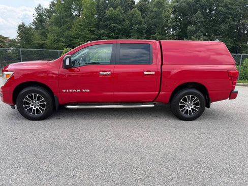 Used 2020 Nissan Titan SV w/ SV Convenience Package AWD/4WD image 8