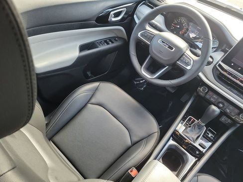 Certified 2025 Jeep Compass Limited image 16