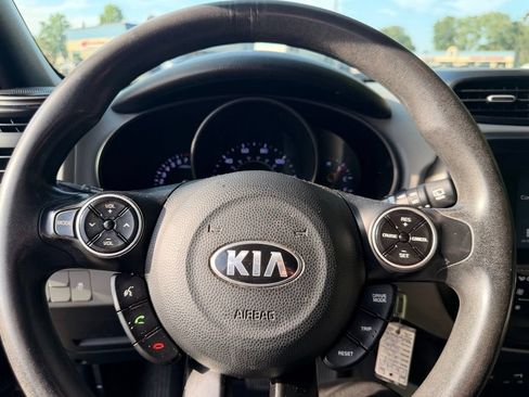 Used 2019 Kia Soul w/ Convenience Package FWD image 11
