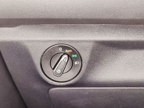 Used 2021 Volkswagen Jetta SE w/ SE Cold Weather Package image 26