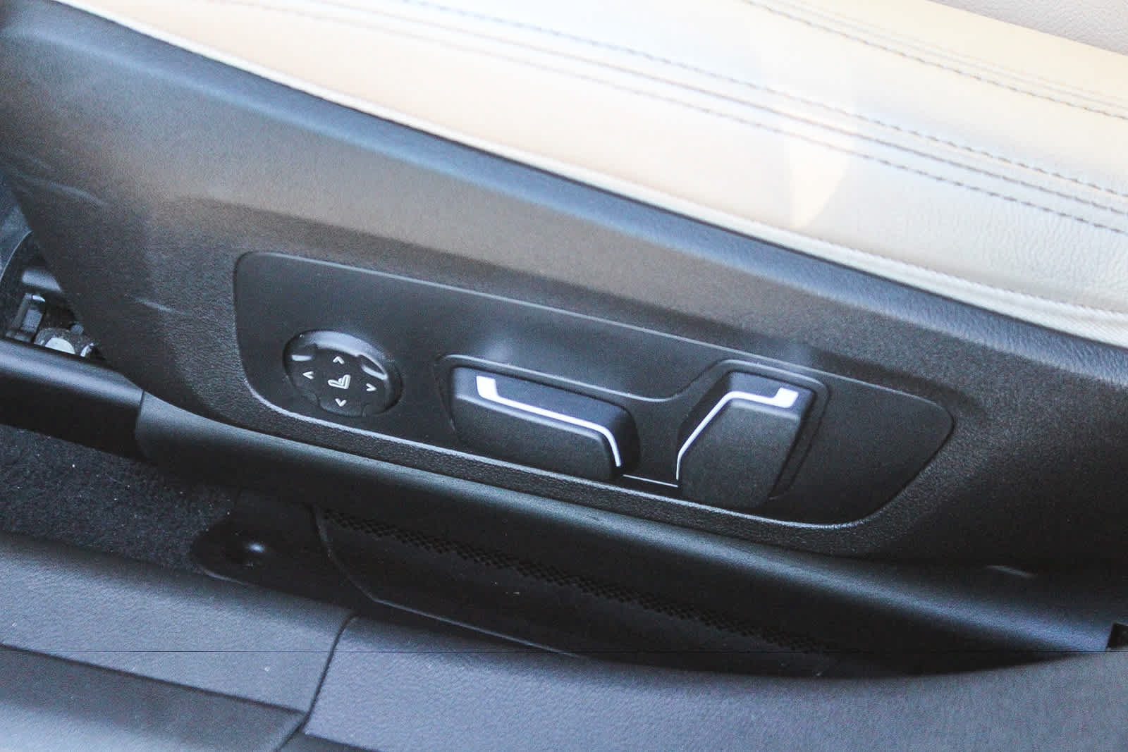 Used 2026 BMW 330i Sedan w/ Premium Package RWD image 24