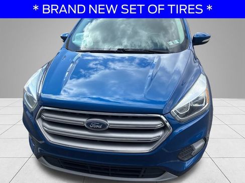 Used 2017 Ford Escape Titanium image 2