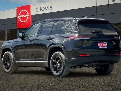 Used 2024 Jeep Grand Cherokee Altitude RWD image 7