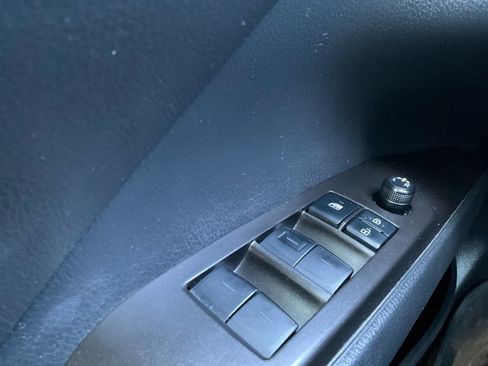 Used 2021 Toyota Camry SE FWD image 18