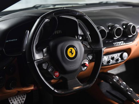 Used 2014 Ferrari F12 Berlinetta RWD image 21
