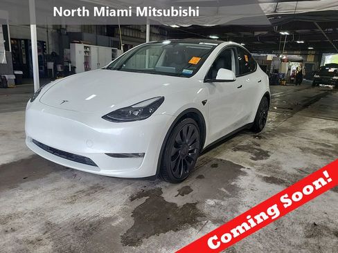 Used 2024 Tesla Model Y Performance AWD/4WD image 1