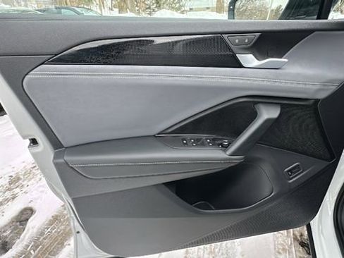 Used 2025 Volkswagen Tiguan SE R-Line image 29