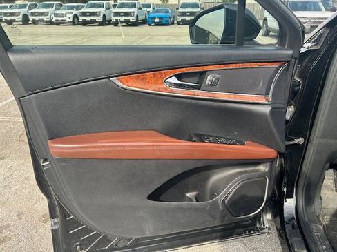 Used 2018 Lincoln MKX Reserve FWD image 12