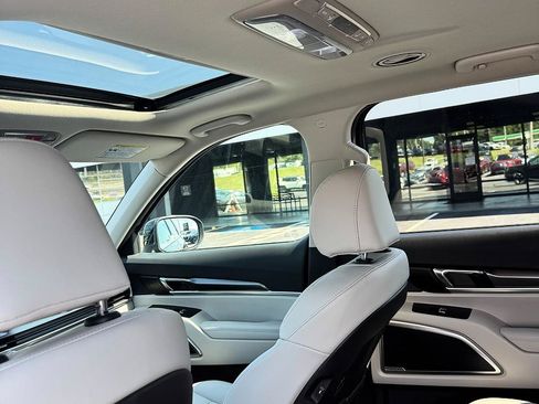 Used 2024 Kia Telluride S w/ S Sunroof Package FWD image 11