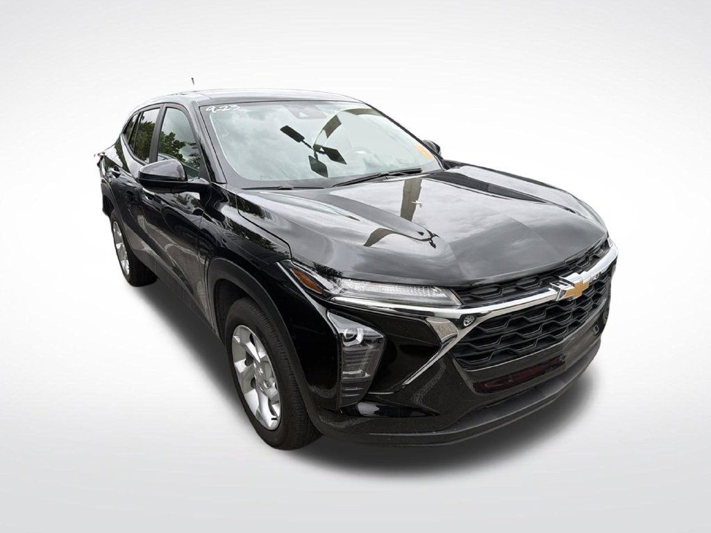 Used 2026 Chevrolet Trax LS w/ LS Convenience Package FWD image 5