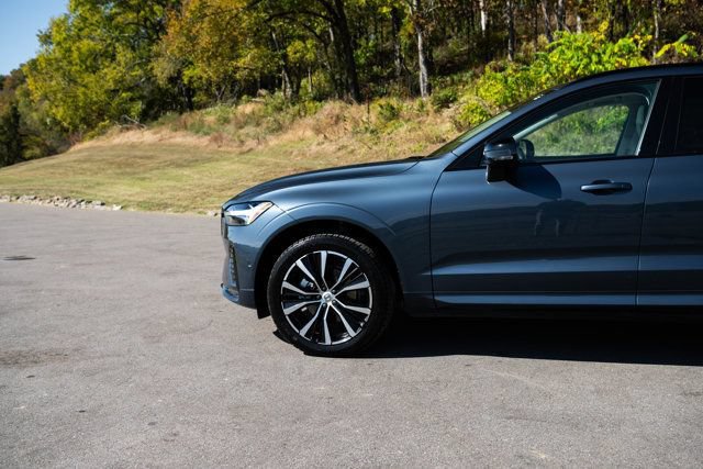 Used 2023 Volvo XC60 B5 Plus w/ Climate Package AWD/4WD image 3