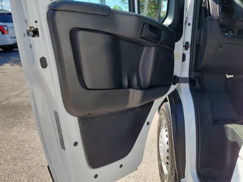 Used 2025 RAM ProMaster 2500 w/ Convenience Group FWD image 17