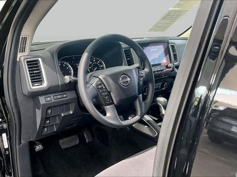 Certified 2022 Nissan Frontier SV w/ Technology Package RWD image 17