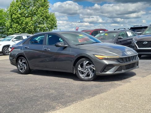Used 2025 Hyundai Elantra Sport FWD image 1