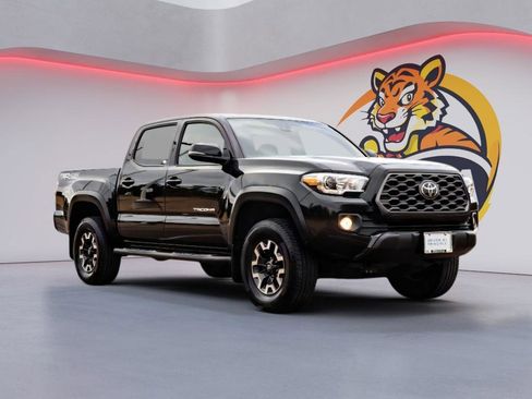 Used 2021 Toyota Tacoma TRD Off-Road image 3