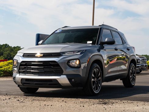 Used 2021 Chevrolet TrailBlazer LT FWD image 3
