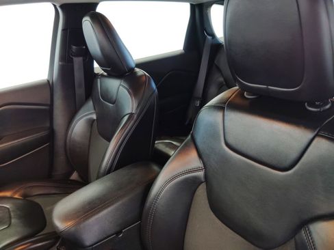 Used 2021 Jeep Cherokee Latitude Plus image 34