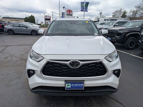 Used 2023 Toyota Highlander XLE image 11