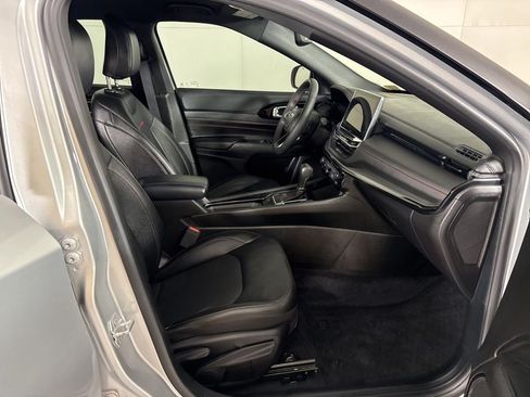 Used 2025 Jeep Compass Trailhawk AWD/4WD image 15