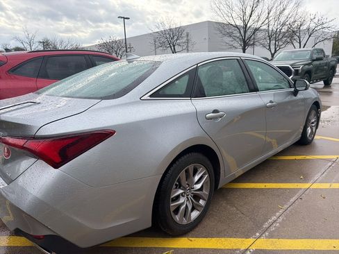 Used 2019 Toyota Avalon XLE image 6