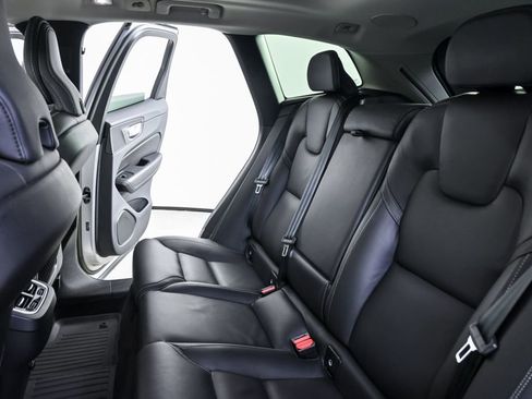 Certified 2023 Volvo XC60 B5 Ultimate image 23