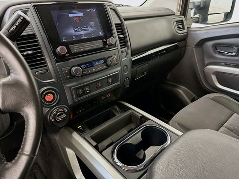 Used 2024 Nissan Titan SV w/ SV Convenience Package image 25