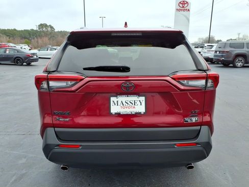 Used 2020 Toyota RAV4 LE image 4