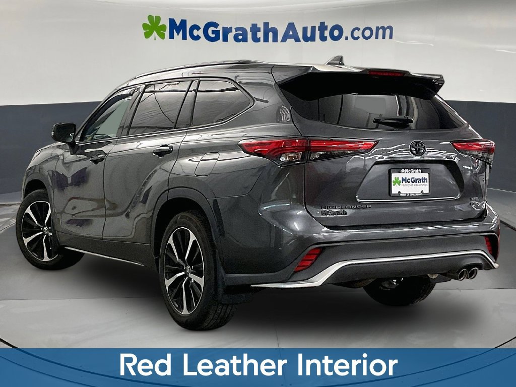 Used 2021 Toyota Highlander XSE AWD/4WD image 3