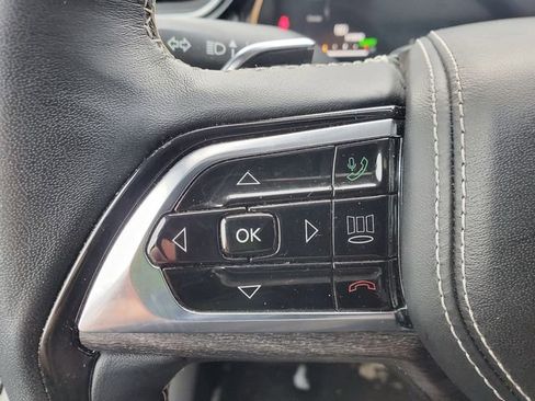 Used 2022 Jeep Grand Cherokee Overland w/ Advanced Protech Group III image 7