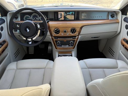 Used 2018 Rolls-Royce Phantom Sedan image 25