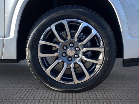 Used 2021 GMC Acadia Denali w/ Denali Technology Package FWD image 10