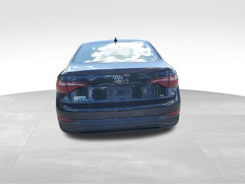 Used 2023 Volkswagen Jetta SE w/ Panoramic Sunroof Package FWD image 5