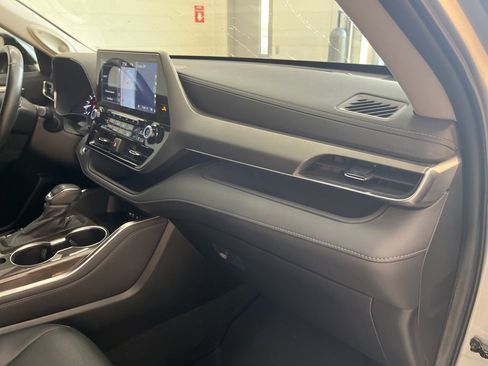 Used 2021 Toyota Highlander Limited image 36