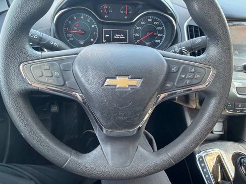 Used 2017 Chevrolet Cruze LT FWD image 14