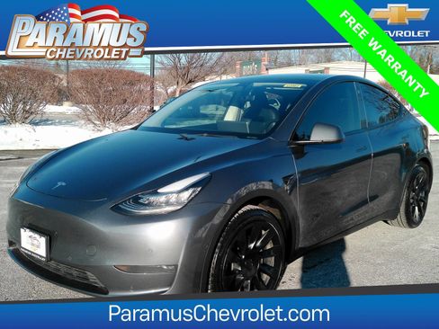 Used 2022 Tesla Model Y Long Range image 1