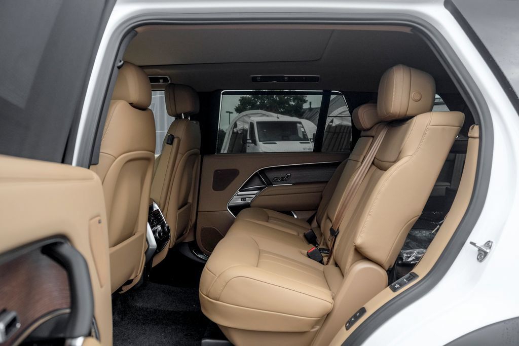 New 2026 Land Rover Range Rover Long Wheelbase SE AWD/4WD image 15