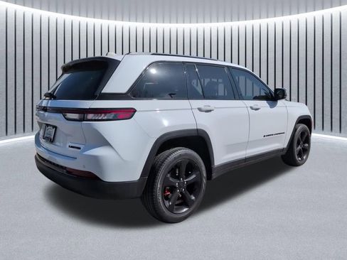 Used 2024 Jeep Grand Cherokee Limited w/ Black Appearance Package image 5