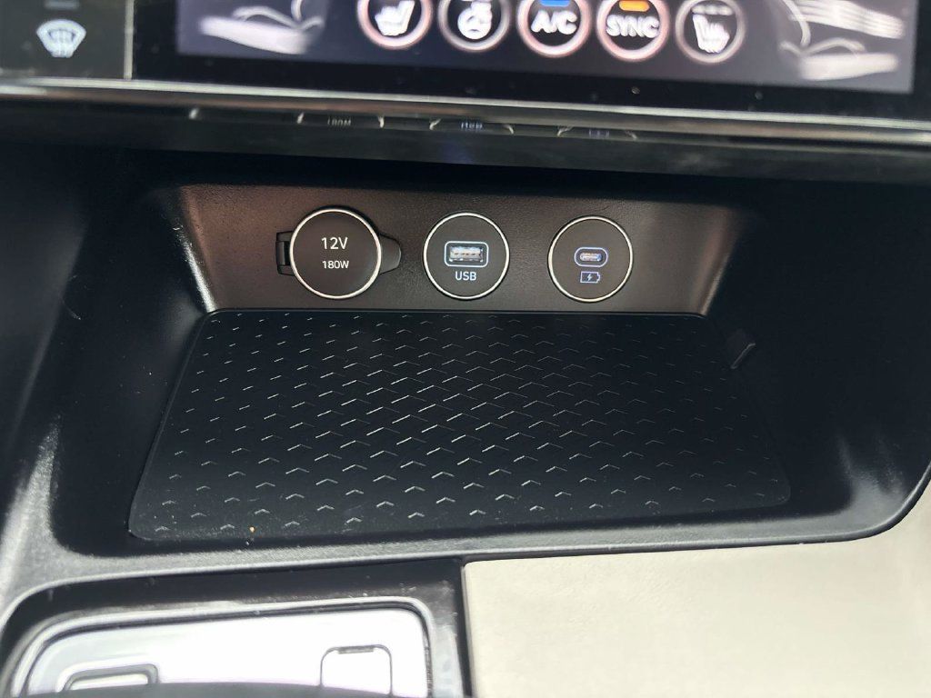 Used 2025 Genesis G70 2.5T AWD/4WD image 30