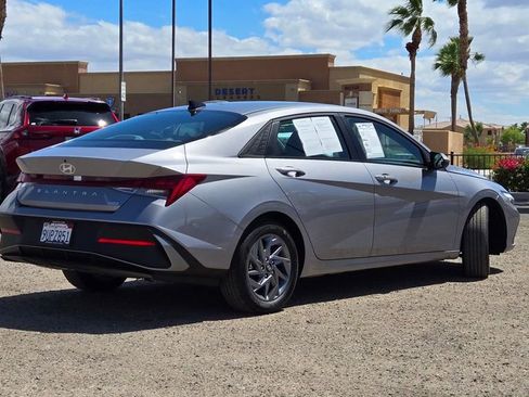 Certified 2025 Hyundai Elantra Hybrid FWD image 4