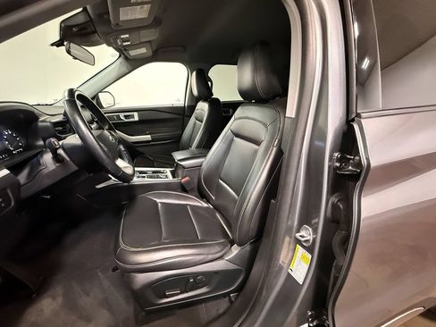 Used 2023 Ford Explorer XLT AWD/4WD image 12
