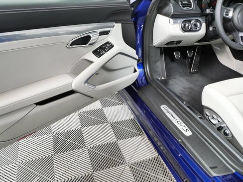Certified 2025 Porsche 718 Cayman GTS RWD image 8