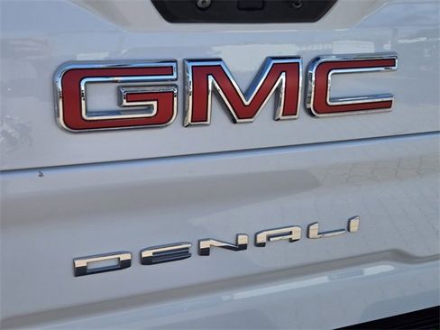 Used 2022 GMC Sierra 2500 Denali w/ Denali Ultimate Package image 14