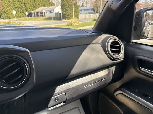 Used 2023 Toyota Tacoma TRD Sport image 38