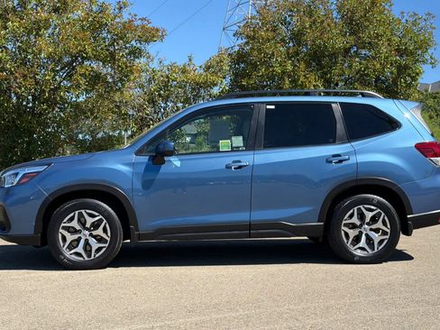 Used 2019 Subaru Forester Premium AWD/4WD image 9