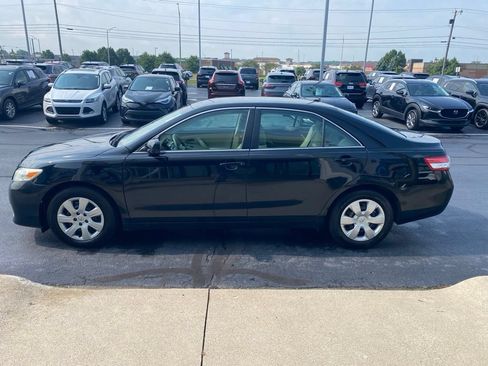 Used 2011 Toyota Camry LE FWD image 4