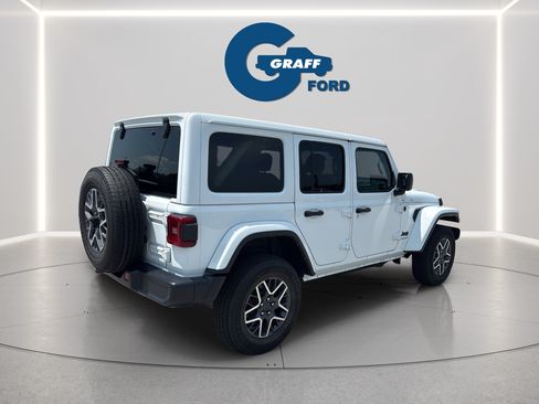 Used 2025 Jeep Wrangler Unlimited Sahara AWD/4WD image 7