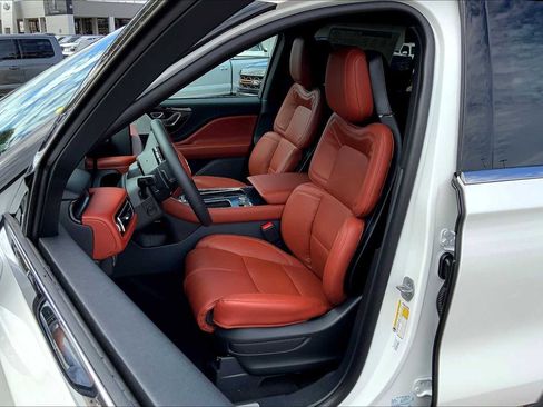 New 2025 Lincoln Aviator Reserve w/ Luxury Package image 9